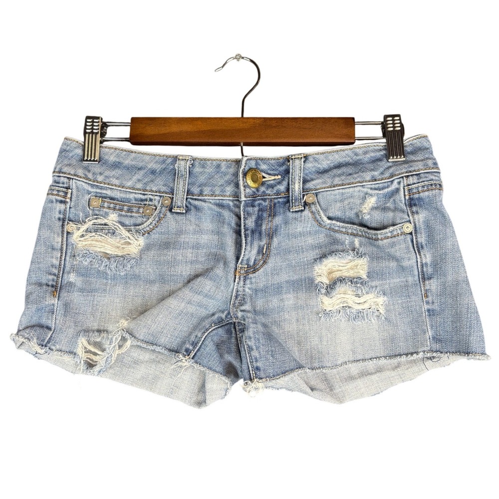 American Eagle Denim Shorts Womens 2 Light Wash Low Rise Distressed Y2K Cut Offs - Picture 1 of 6